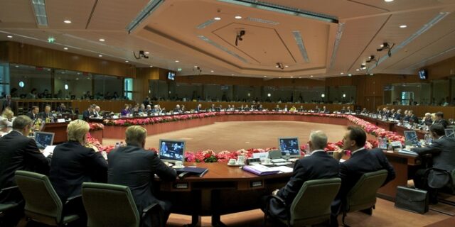 Βαρύ κλίμα για την Ελλάδα και πιέσεις στο Eurogroup