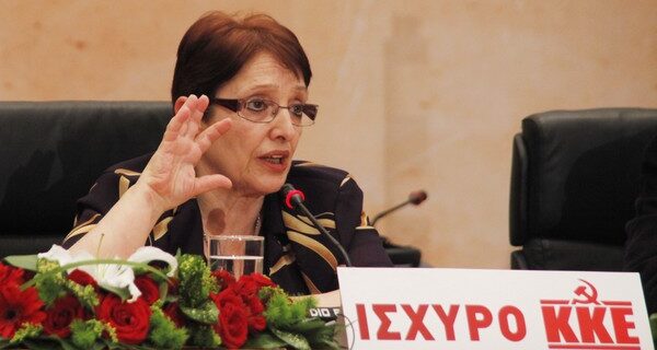 Παπαρήγα: Παραμένουμε στο “Όχι” στη συνεργασία