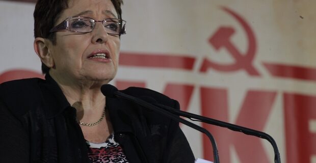 Παπαρήγα: “Ο ΣΥΡΙΖΑ εξαπατά το λαό”