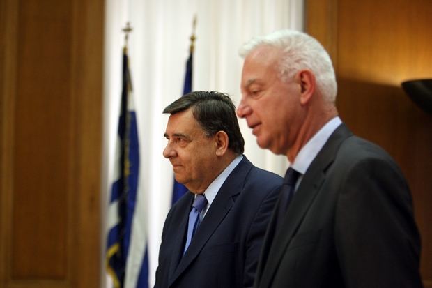 Καρατζαφέρης: “Η Ελλάδα θέλει πατριώτες δεν θέλει το DNA των προδοτών”