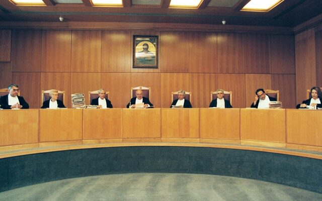 Ξεμπλοκάρει το ΣτΕ τις προσλήψεις έκτακτου προσωπικού από τους δήμους