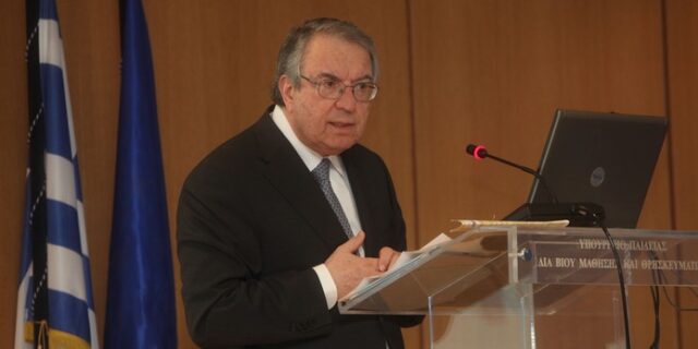 Μπαμπινιώτης: “Οι Πανελλήνιες θα διεξαχθούν ομαλά”