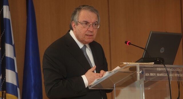 Μπαμπινιώτης: “Οι Πανελλήνιες θα διεξαχθούν ομαλά”