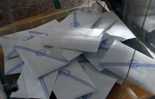 Πρωτιά ΣΥΡΙΖΑ με 24,5%, άνοδος για ΝΔ και ΠΑΣΟΚ
