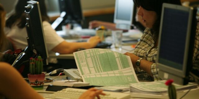Φοροσόκ εκατομμυρίων ευρώ για χιλιάδες πολίτες