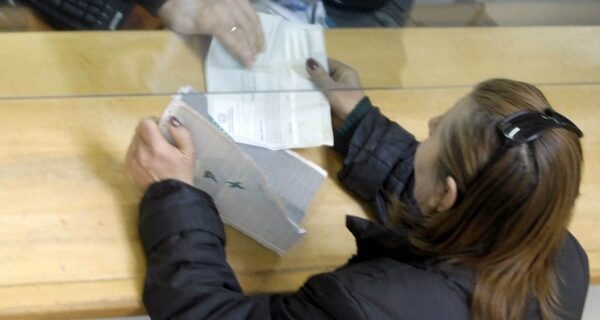 Φοροπαγίδες για εισοδήματα κάτω των 5.000 ευρώ. Τι χαράτσια κρύβουν οι αποδείξεις