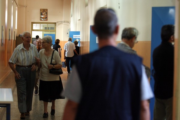 Μπήκε με πιστόλι σε εκλογικό κέντρο