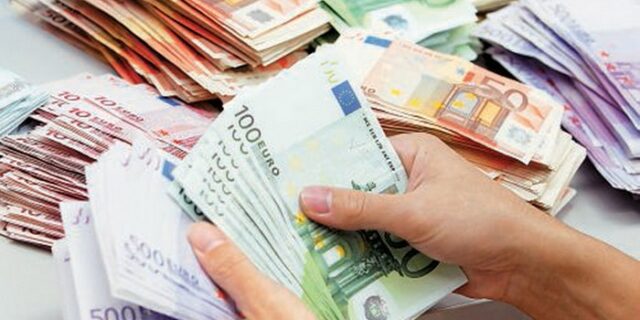 Μείωση εισφορών για 33.500 ελεύθερους επαγγελματίες