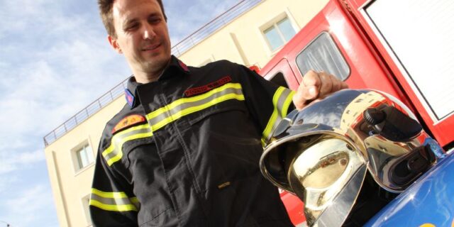 Γ.Ζούνης. Εθελοντής πυροσβέστης και λάτρης του Ακρόπολις