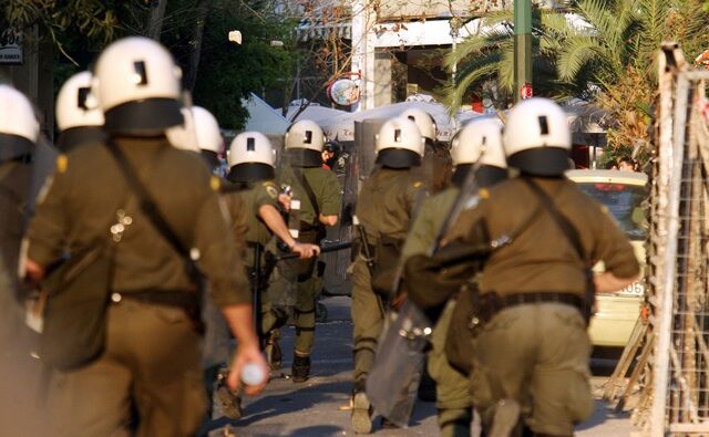 Επεισόδια και μολότοφ στα Εξάρχεια