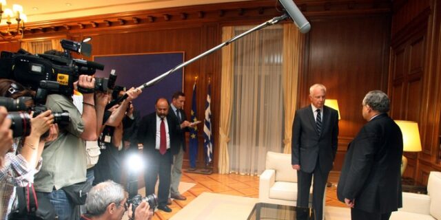 Συνάντηση Παπαδήμου-Πικραμμένου στο Μαξίμου