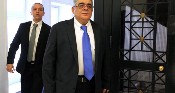Μιχαλολιάκος: “Δε πλάκωσε κανένα τανκ τα παλικάρια στο Πολυτεχνείο”