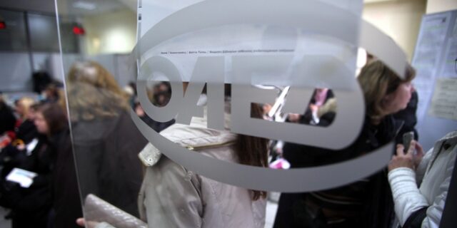 Σταθερή παρέμεινε η ανεργία στην Ελλάδα τον Αύγουστο . Παραμένουμε πρώτοι σε ανέργους στην Ε.Ε