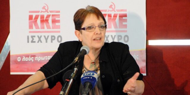 Παπαρήγα: “Κανείς από τα πάνω δεν θα δώσει τίποτα στον λαό”