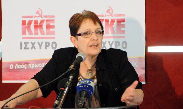 Παπαρήγα: “Κανείς από τα πάνω δεν θα δώσει τίποτα στον λαό”