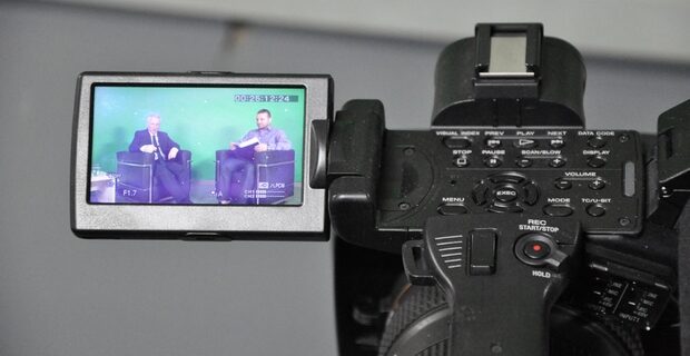 Όταν οι δημοσιογράφοι μεσολαβούν για να ελέγξουν οι πολίτες τους πολιτικούς