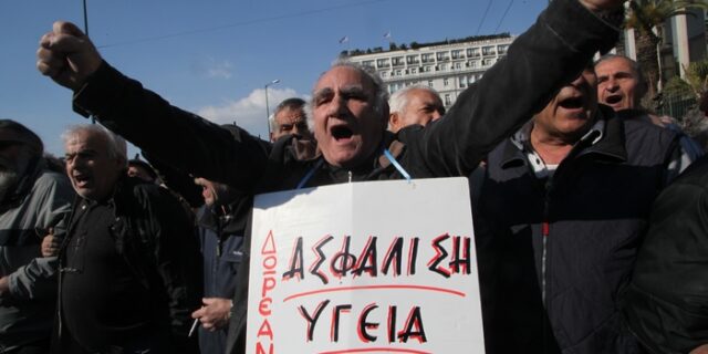 Τσεκούρι σε κύριες και επικουρικές συντάξεις