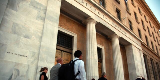 Κλείνουν ακόμα περισσότερο οι Τράπεζες τη στρόφιγγα των δανείων σε νοικοκυριά και επιχειρήσεις