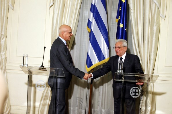 Με μήνυμα στα Σκόπια η τελετή παράδοσης-παραλαβής του ΥΠΕΞ