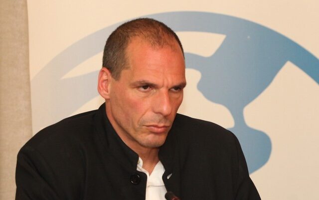 Το τραγούδι που αφιέρωσε ο Βαρουφάκης στη Λαγκάρντ