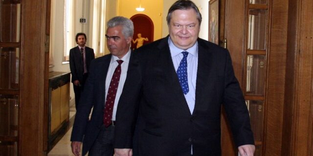 Βενιζέλος: Κυβέρνηση με 16 υπουργούς και 12 υφυπουργούς
