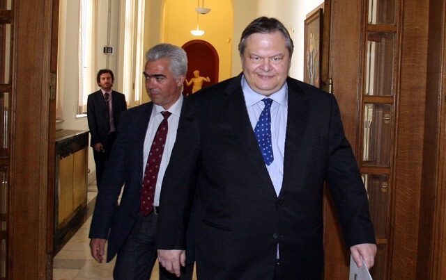 Βενιζέλος: Κυβέρνηση με 16 υπουργούς και 12 υφυπουργούς