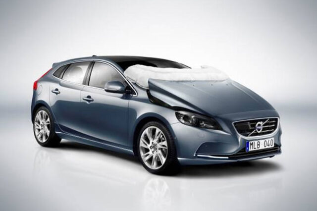 Καινοτομία. Νέο Volvo V40 με Αερόσακο Πεζού