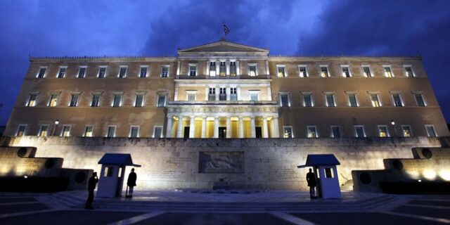 Φοροσαφάρι για 500 πολιτικά πρόσωπα