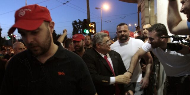 Απαγορευμένο το βίντεο με το “εγέρθητι” στη Γερμανία