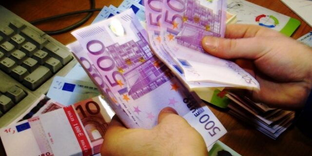 Στα 56,6 δισ. ευρώ οι ληξιπρόθεσμες οφειλές προς το δημόσιο