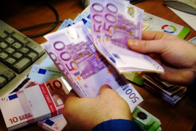 Στα 56,6 δισ. ευρώ οι ληξιπρόθεσμες οφειλές προς το δημόσιο