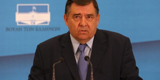 Καρατζαφέρης: “Κομματική συμμορία η Χρυσή Αυγή”