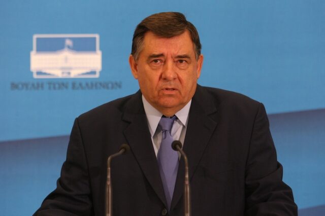 Καρατζαφέρης: “Κομματική συμμορία η Χρυσή Αυγή”