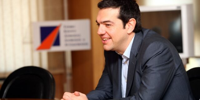“Καταρρέει η χώρα, αλλά ο Τσίπρας χαμογελά”