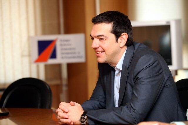 “Καταρρέει η χώρα, αλλά ο Τσίπρας χαμογελά”