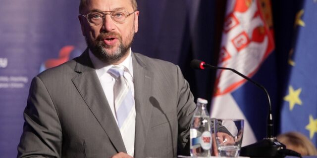 Σουλτς: “Σώσαμε τις Τράπεζες, αλλά κινδυνεύουμε να χάσουμε μία γενιά”