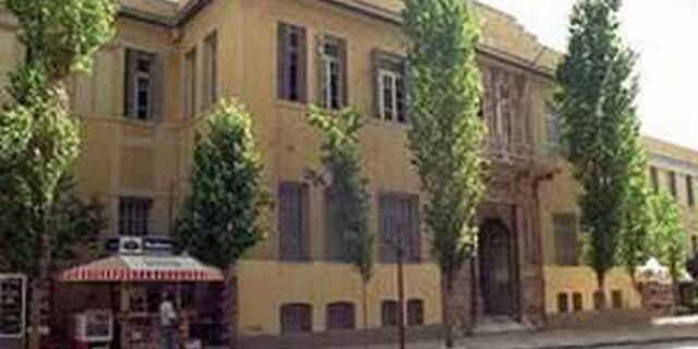 Νεαρός απειλούσε ότι θα αυτοκτονήσει μέσα στο δικαστήριο