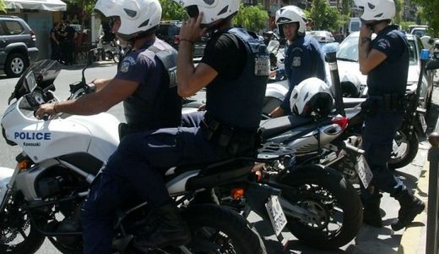 Αστυνομικοί προς ελληνική κοινωνία: Όποιος έχει βύσμα, περνάει καλά