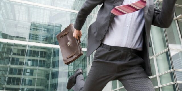 Ευέλικτο ωράριο και χαμηλότερος μισθός για 307.600 εργαζομένους