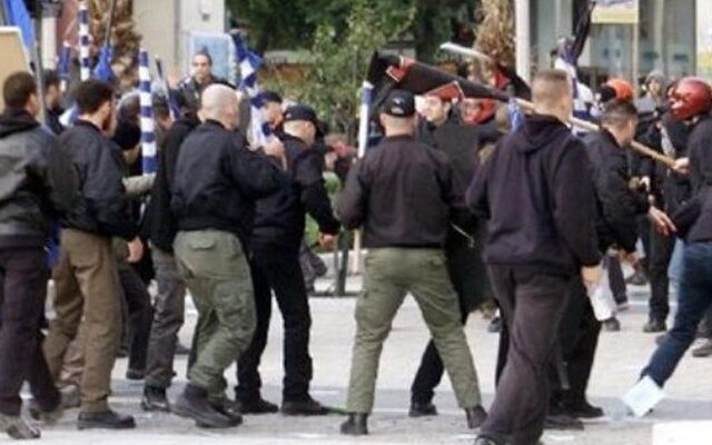 Οκτώ συλλήψεις Χρυσαυγιτών μετά από συμπλοκή με αναρχικούς