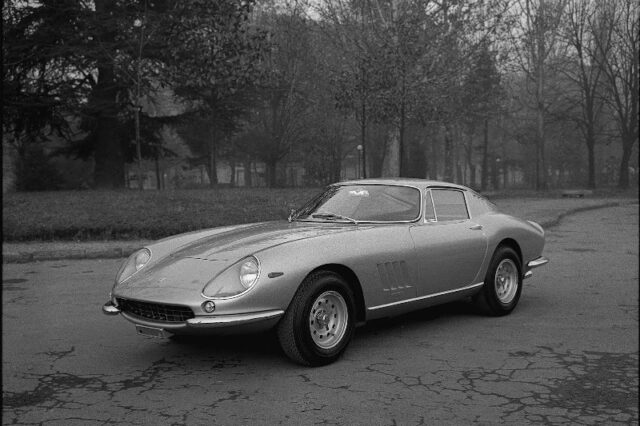 Επισκευάζεται η Ferrari 275 GTB4 του Στιβ Μακ Κουίν