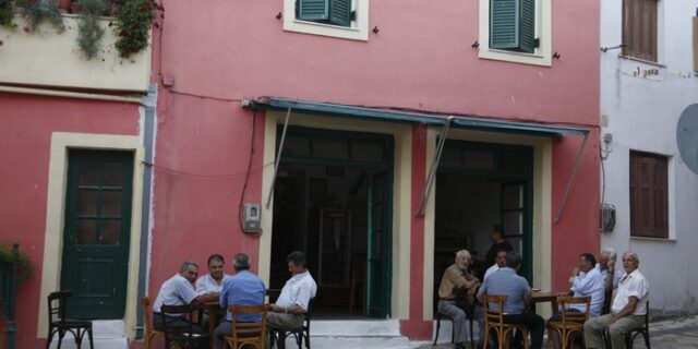 Μικρές ιστορίες της πόλης: “Το καφενείο της πλατείας”