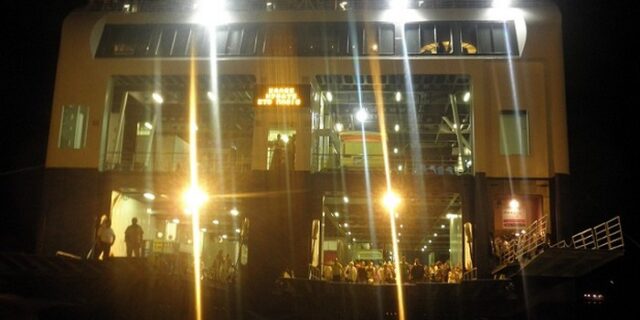 Αστυνομικοί έκαναν χρήση σπρέι πιπεριού μέσα σε πλοίο της γραμμής