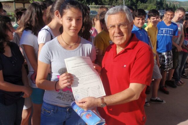 Βραβείο σε μαθήτρια, επειδή δεν έκανε ποτέ κοπάνα