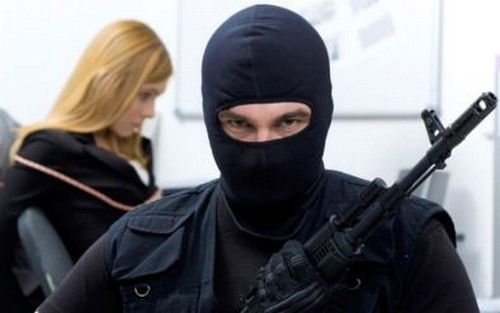 Στον εισαγγελέα οι 23 της συμμορίας με καλάσνικοφ