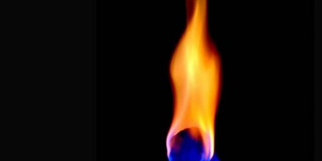 Έπεσε το μηχανάκι και του…έβαλε φωτιά