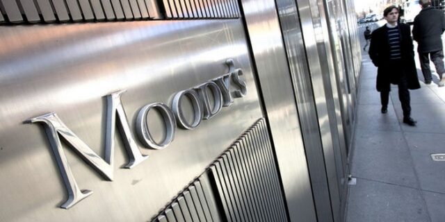Ο Moody’s υποβάθμισε τη Γαλλία