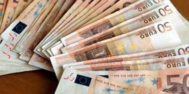 Αποκλειστική με…μακρύ χέρι