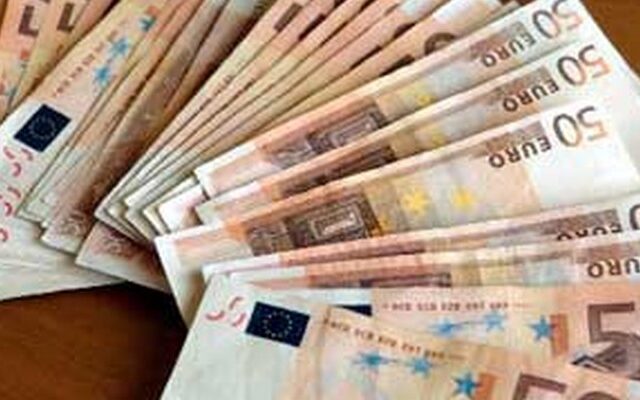 Αποκλειστική με…μακρύ χέρι