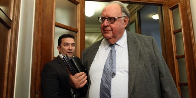 Ο Θ. Πάγκαλος ζητά τις δικές μας “Μαζί τα φάγαμε” ιστορίες